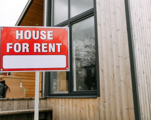 https://www.pexels.com/photo/a-house-for-rent-placard-8963081/
