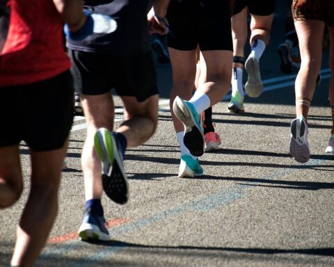 https://unsplash.com/photos/a-group-of-people-running-down-a-street-D0LUtrVkxgo?utm_source=unsplash&utm_medium=referral&utm_content=creditCopyText